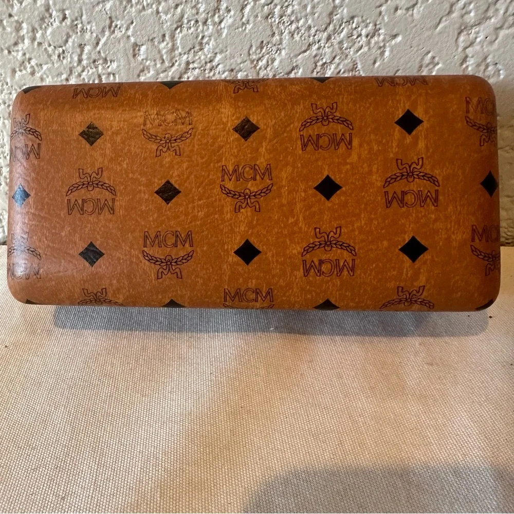 MCM Eyeglass Sunglass Hardshell Case & Cleaning Cloth - Picture 12 of 13